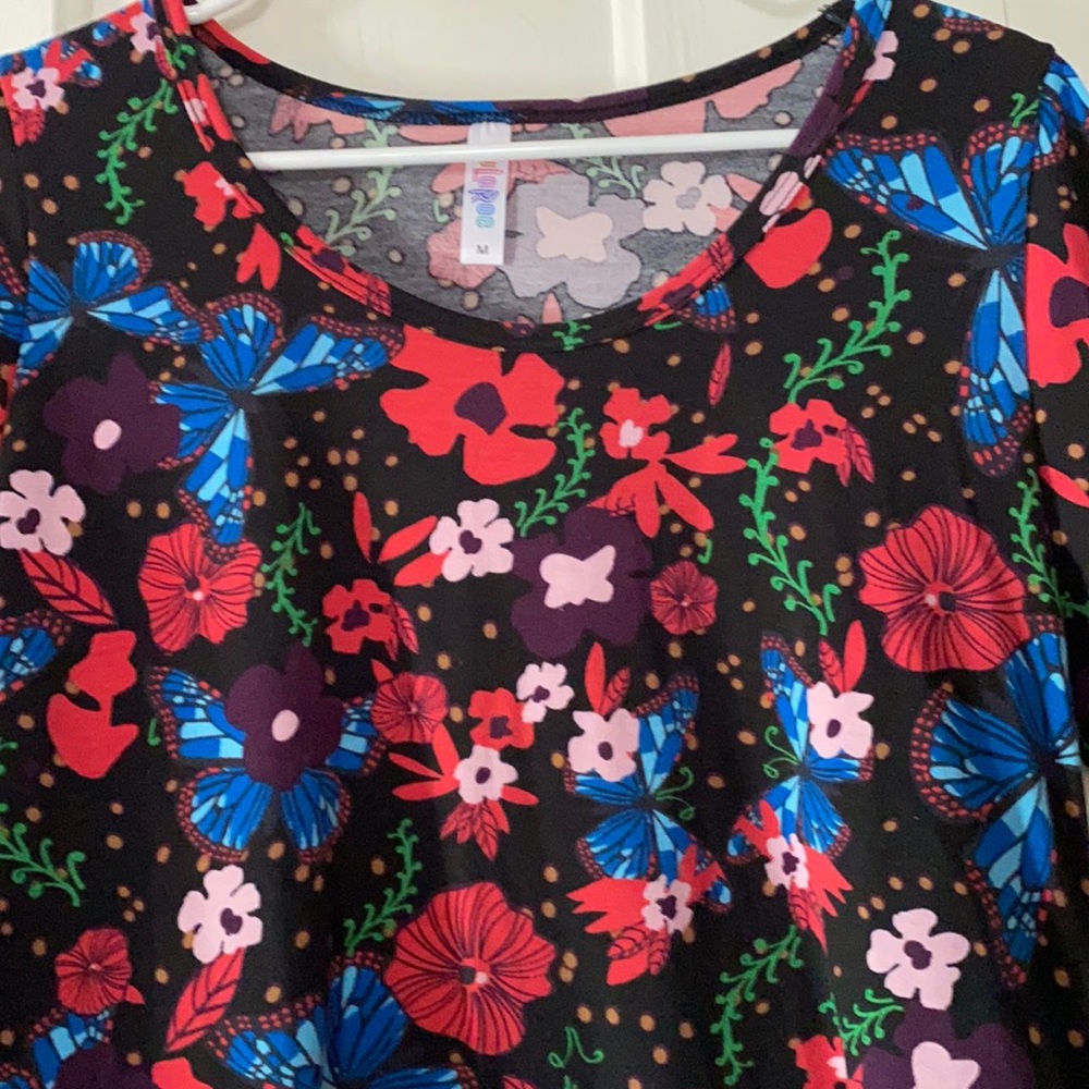 Lularoe medium perfect tee